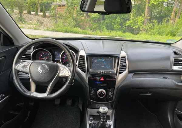 SsangYong Tivoli cena 37900 przebieg: 103000, rok produkcji 2015 z Lubaczów małe 277